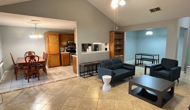 3 BEDROOMS 2 BATHS W/LARGE BACK YARD & PET FRIENDLY IN CALALLEN!