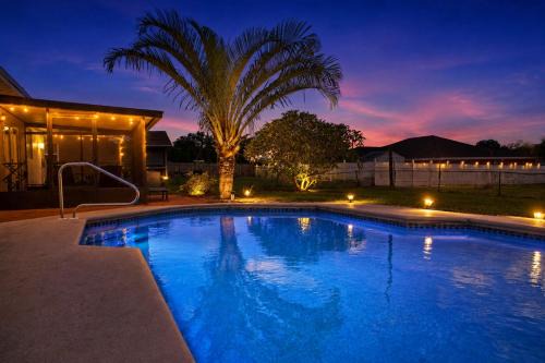 3 Bedrooms 2 Baths Pool Home available for LONGER STAYS!