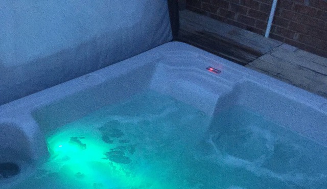 3 Bedrooms, 3 Bath with Heated Pool, Hot Tub and Jacuzzi perfect for a getaway !
