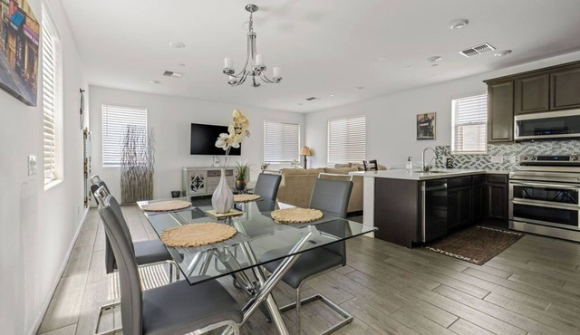 3 Bedrooms 3 Baths New Build House In Chandler W/Community Pool & Hot Tub