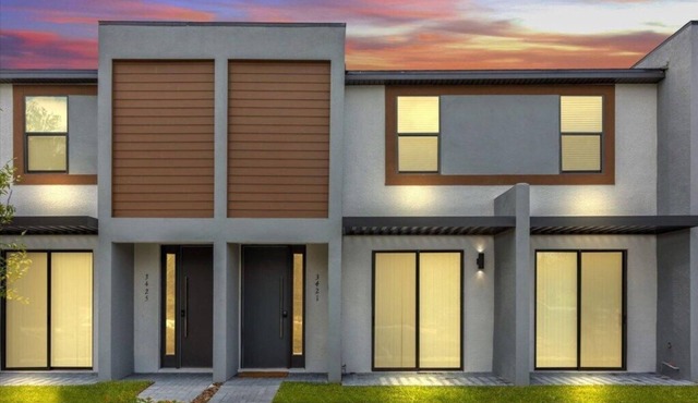 3 Bedrooms/3 Baths/The Hub At Westside (3421TT)