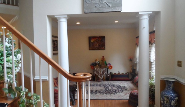 3 bedrooms 3 baths, bright & Spacious ,free parkings, fast wifi, massage chair
