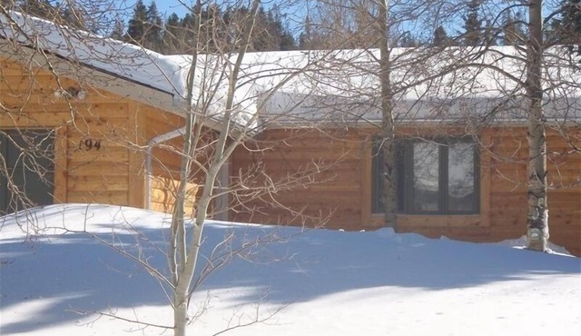 3 bedrooms, 3 full bathrooms great location, Private hot tub, close to ski area,