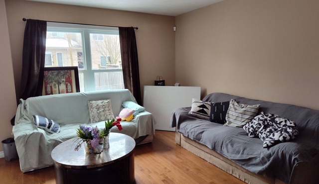 3 bedrooms and 3.5 bathroom Waterloo West Townhouse