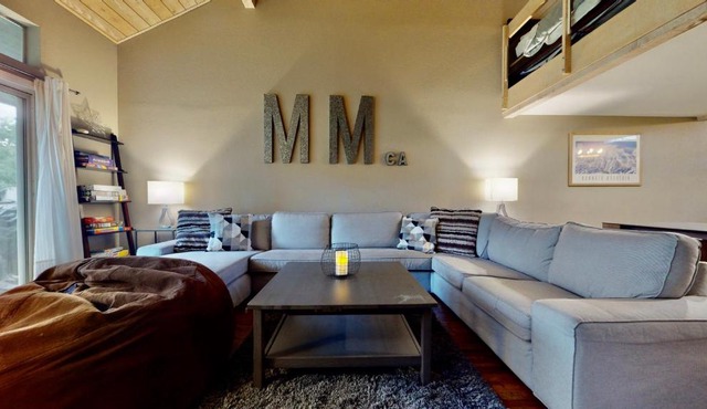 3 Bedrooms and Loft with gorgeous views all around Sleeps 12 comfortably