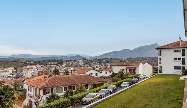 3 Bedrooms Apartment In Ciboure