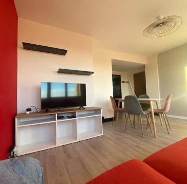 3 bedrooms apt near train & city center