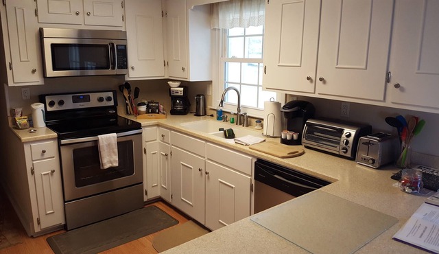 3 bedrooms, beautiful mountain views, near I-64