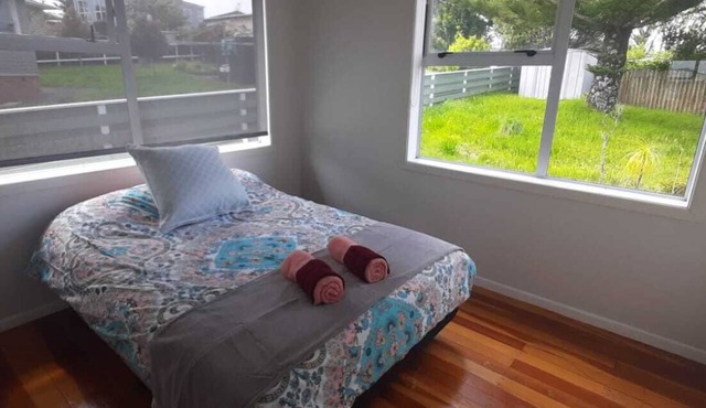 3 Bedrooms house + Professional Gym access - close to Shopping Centre and Bus