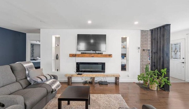 3 bedrooms, Modern, Free Parking, FAST WI-FIn