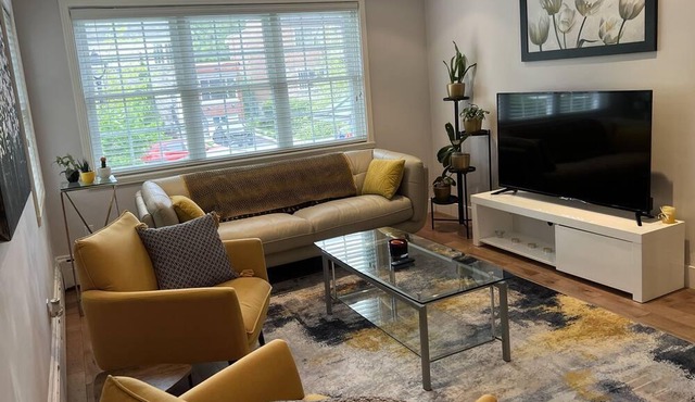 3 bedrooms place in Montreal , with patio, free parking, 10-15 min to downtown