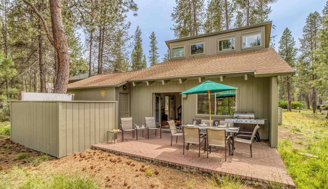 3 Bedrooms plus Loft, SHARC Passes and Hot Tub! 2 Fawn Lane