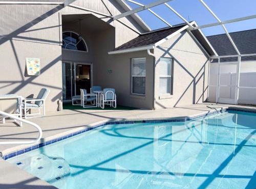 3 bedrooms pool home Gated community Ridgewood Lakes