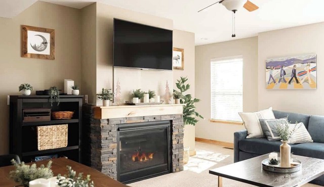 3 Bedrooms + Private Bathrooms | Rocky MTN Getaway