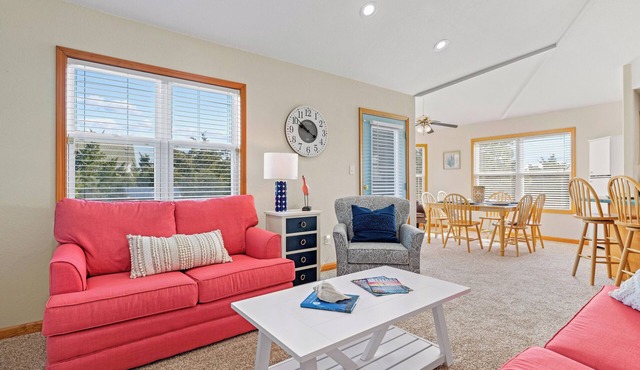 3 Bedrooms w/Hot Tub & Fire Pit! Pet Friendly