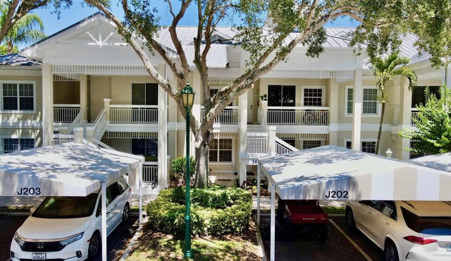 3-beds/2 baths luxury VILLA in gated Bollettieri Resort Villas at IMG Academy