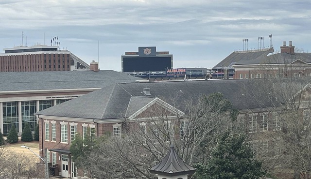 3 beds 3 baths and amazing views of Jordan Hare!