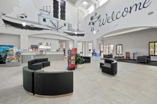 3 beds DisneyFree Shuttle