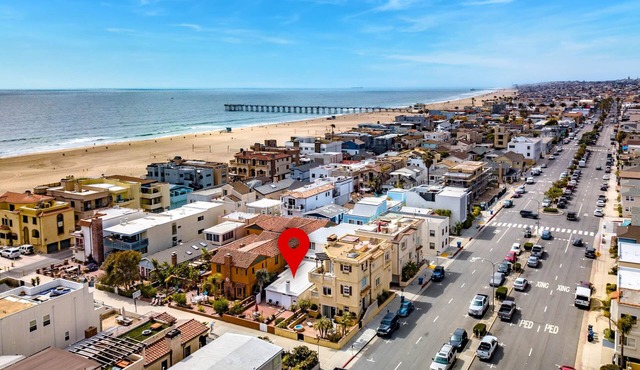 3-Beds just 100m from white sands of Hermosa!