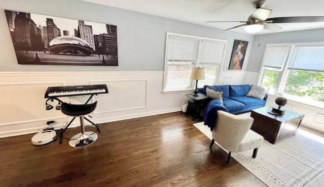 3 beds Summer Escape in Humboldt Park