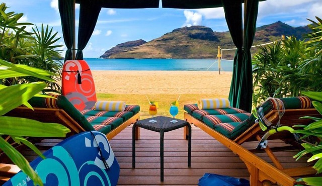 3 Big Rooms w/Balconies Close to Wailua Falls! Beachfront Location w/Pool!