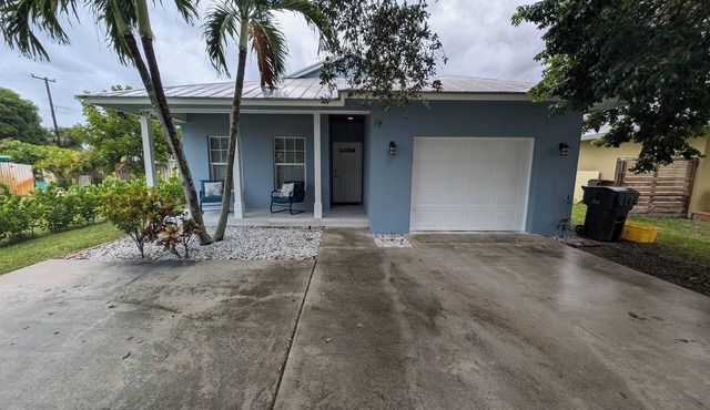 3 blocks from Downtown Atlantic Ave - 1 mile to Beach - Safe area