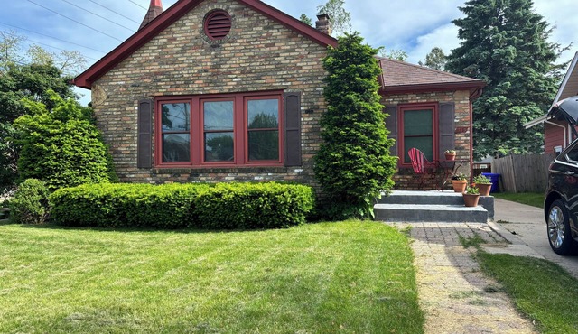 3 blocks from Lake Michigan: Clean, cozy, convenient 2-bedroom with sauna