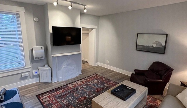 3 blocks from Spookynook & on the historical reg.