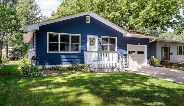 3 blocks from the University of Iowa Kinnick Stadium & Hospital