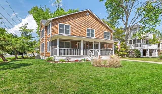 3 Blocks to Beach. 5 Bedrooms, 4 Bathrooms - Family Spaces, Kitchen, & Porches