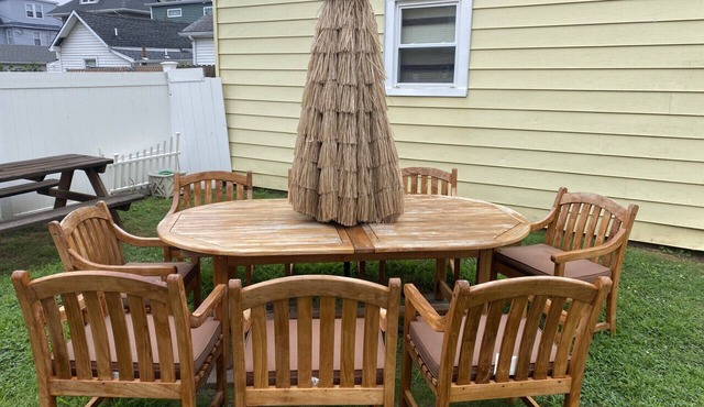 3 Blocks To Beach, 3 Bedroom, Central Air, Badges, Linens