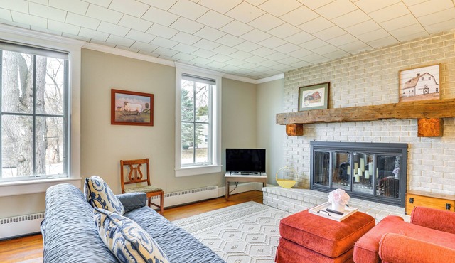 3 Blocks to Lake Ontario: Getaway in Cape Vincent!