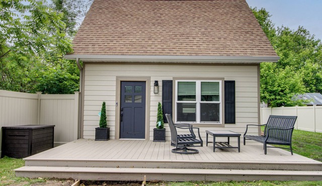 3 Blocks to Mtn Biking: 'The Cottage' in Crosby