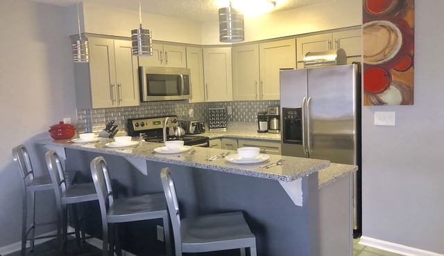 3 BLOCKS TO THE BEACH IN THE “VIBE” DISTRICT