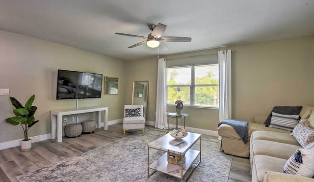 3 Blocks to the Coast! Cozy Sarasota Retreat
