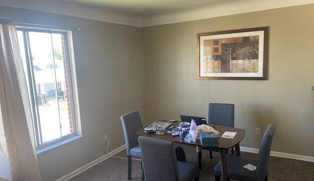 3 BR 1 BA air-conditioned spacious Wi-Fi TV yard spacious large kitchen.