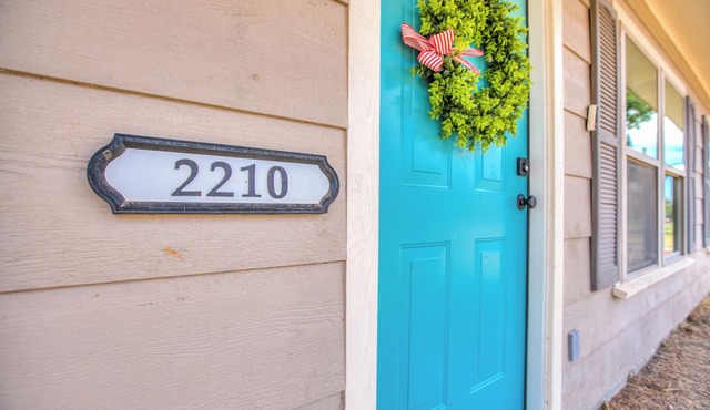 3 BR 1 BA Centrally Located