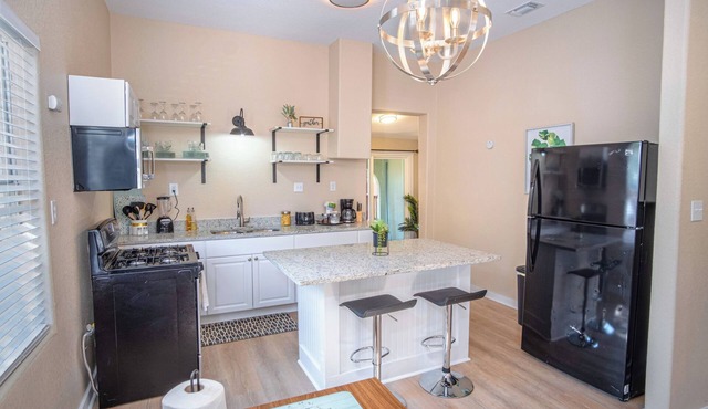 3 Br/1 BA Remodeled Home Near Downtown