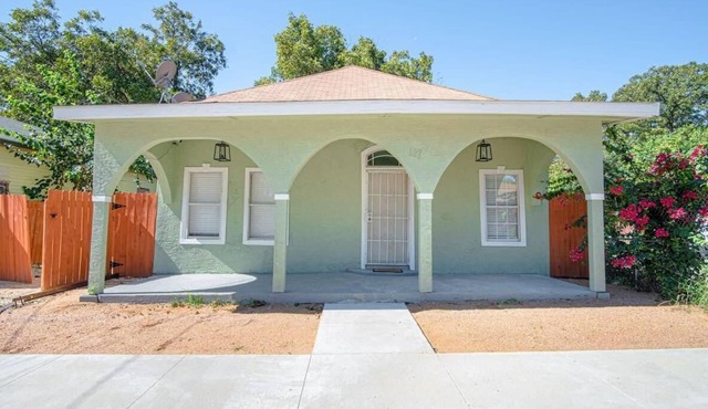 3 BR/1 BA Remodeled Home Near Downtown