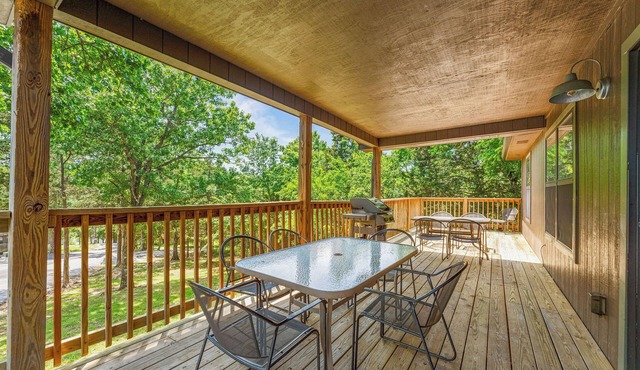3 BR 2 BA Cabin w/Pool + Swim & Boat dock