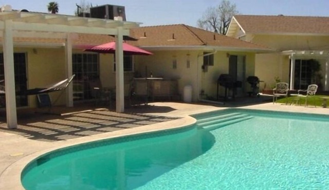 3 BR/2 BA Hemet- Private Yard & Pool-1 Story-Clean & Comfort.