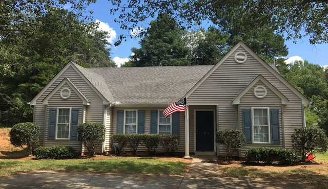 3 BR 2 BA Home Conveniently Located 4 Miles from Clemson Campus