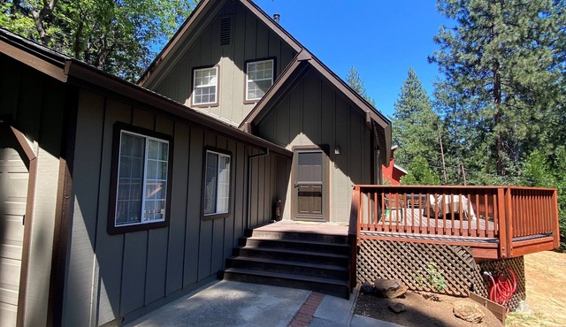 3 BR, 2 BA mountain cabin in Arnold 10 minutes to White Pines Lake