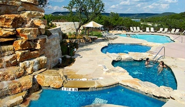 3 BR/2 BA Villa Hollows Luxury Resort/Lake Travis