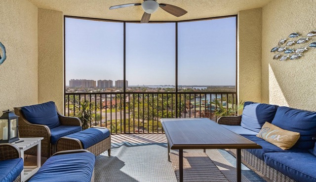 3 BR 2 BA with AMAZING 8th Floor River & Gulf View!