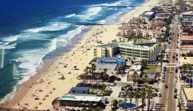 3 BR, 2 Bath Condo just a few steps to the Beach!