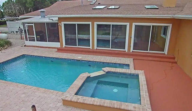 3 BR 2 Bath Home Full Kitchen Pool Boat Parking