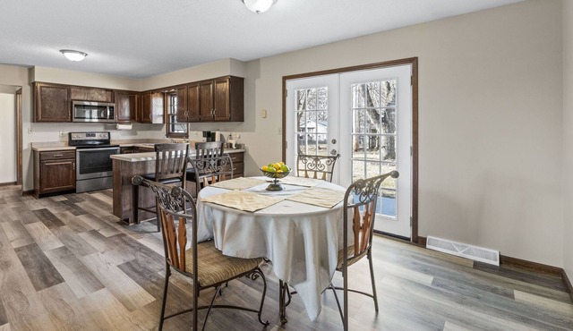 3 BR, 2 bath home near Cosmo Park, Columbia Mall.