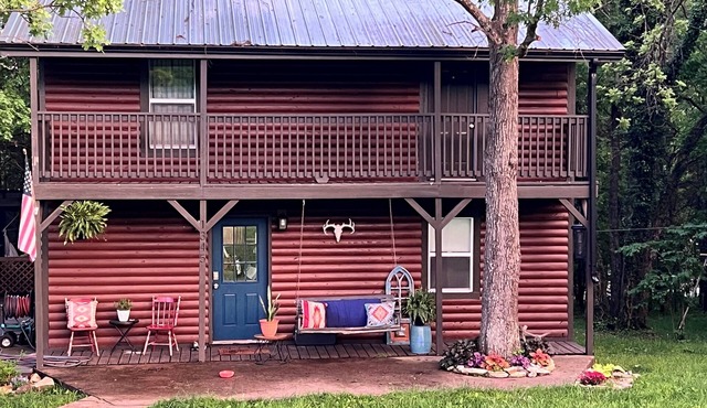 3-BR, 2 bath, private lakefront cabin, water access, at Pomme de Terre Lake
