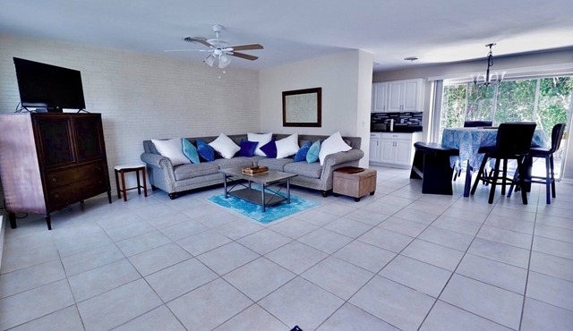 3 BR/2 BATH WALK TO BEACH